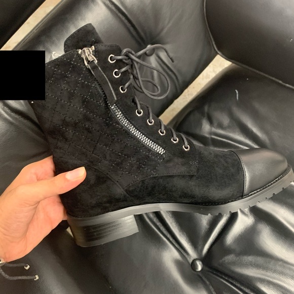 Quilted Detail Lace Up Ankle Boots with Rubber Lug Sole in Black Faux Suede US 7 - Picture 9 of 16